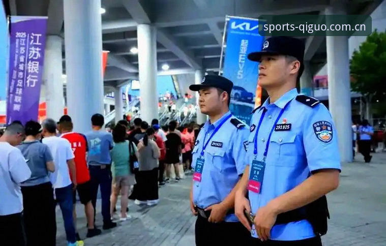 奇异果体育下载 世界杯安保策略深度评测:英方警员缩减背后的赛事体验与平台选择分析
